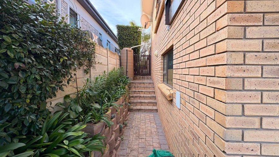3 Bedroom Property for Sale in Fraaiuitsig Western Cape